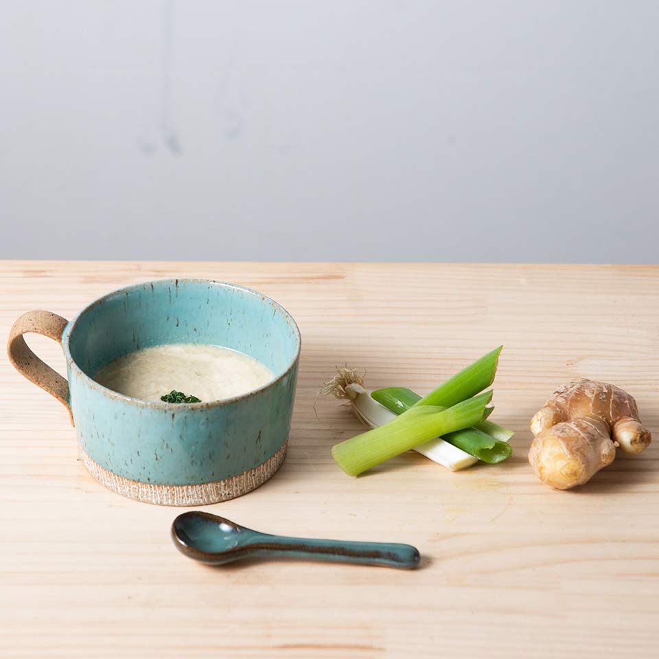白ネギと生姜の煮込みスープ
